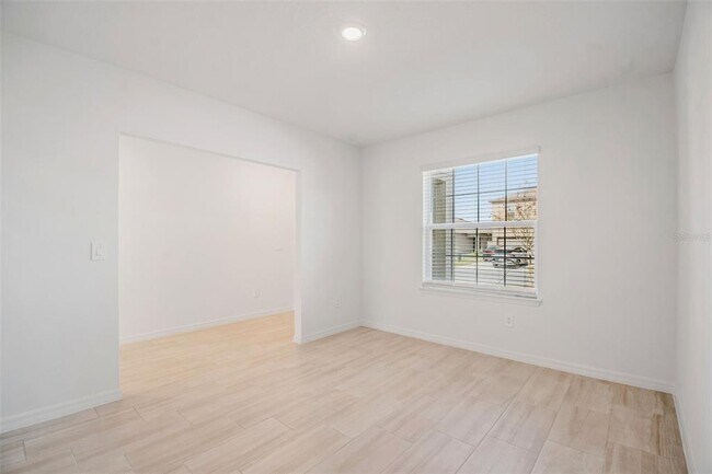 Building Photo - 1712 Tropical Oasis Ave