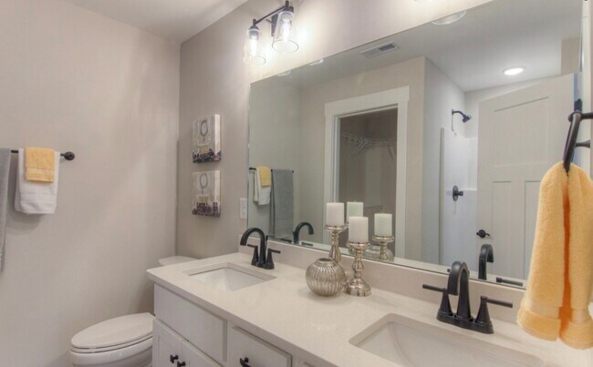 Building Photo - 717 Perrigan Ln