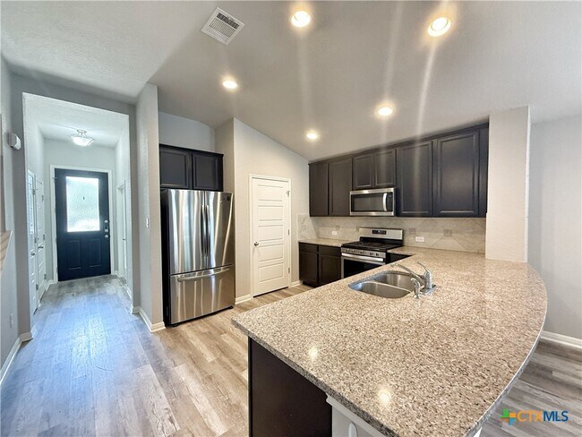 Building Photo - 8819 Straight Oaks