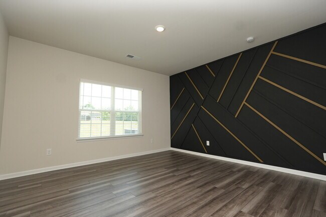 Building Photo - Spacious 4-Bedroom Home with Modern Comforts