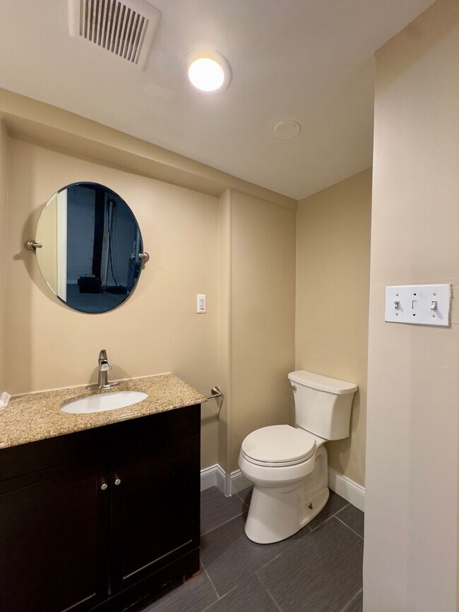 Building Photo - Charming 3 Bedroom/2 Bathroom Townhome in Dundalk, MD!