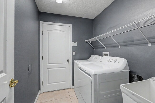Building Photo - 30936 Baclan Dr