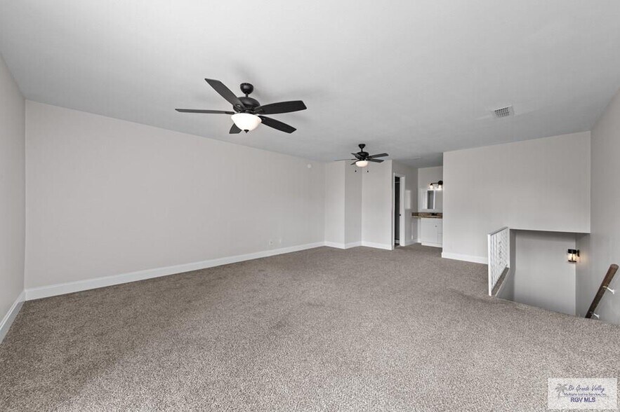 Building Photo - 805 Continental Dr