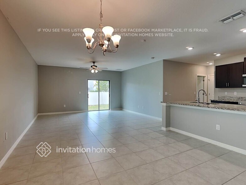 Building Photo - 10231 White Linen Ave