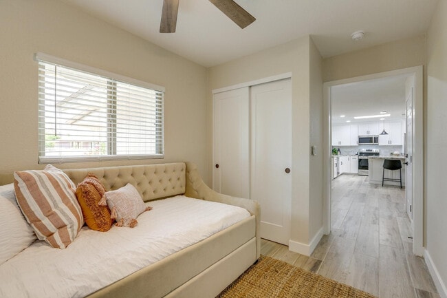 Building Photo - 10320 W Sierra Dawn Dr