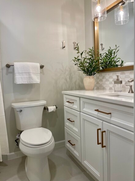 2nd Bathroom (Upstairs) - 16180 Apple Ln