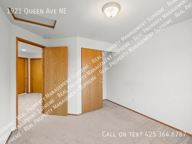 Building Photo - 1921 Queen Ave NE