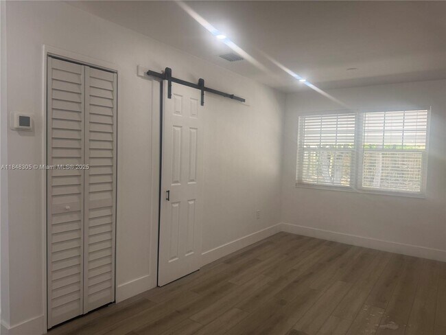 Building Photo - 1657 SW 44th Ave