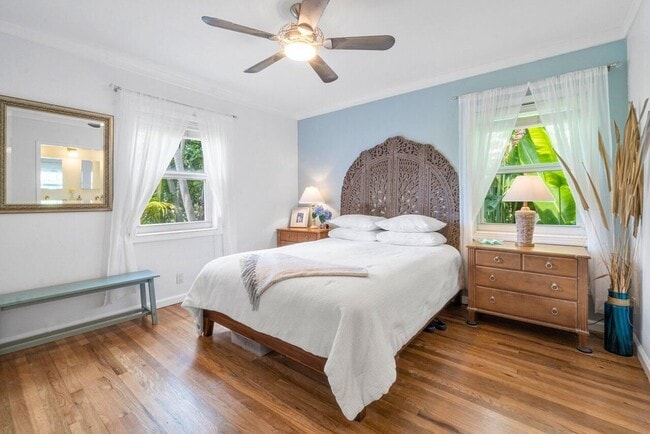 Building Photo - 902 E Boca Raton Rd