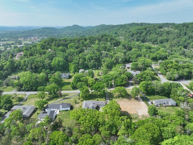Building Photo - **RARE BRENTWOOD FIND, A MASTERCLASS IN ELEGANT SOUTHERN DESIGN**