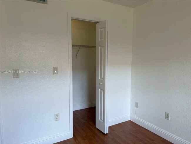 Building Photo - 15570 SW 105th Ln