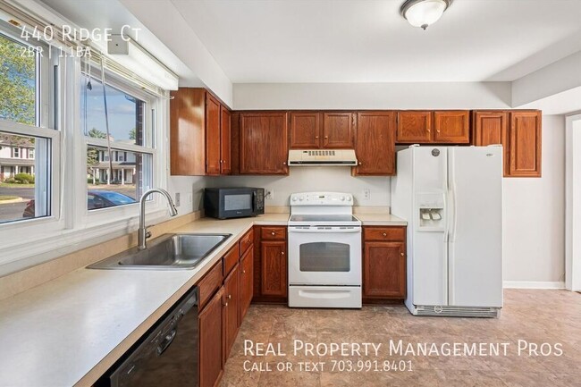 Building Photo - 440 Ridge Ct