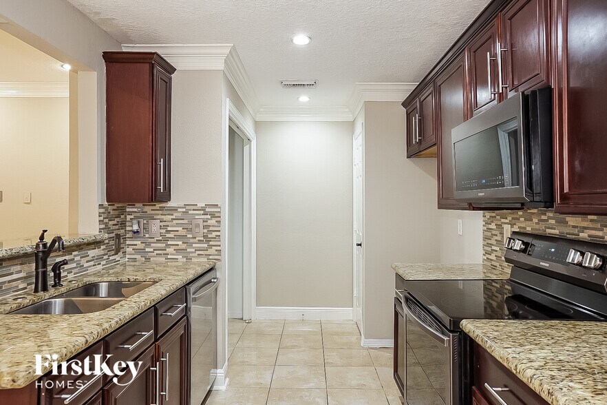 Building Photo - 1226 Dutch St