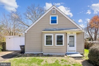 Building Photo - 2328 Fort Dr