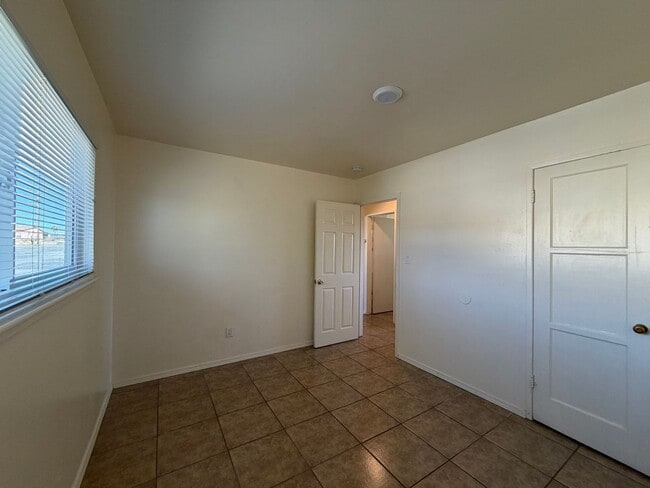 Building Photo - P363