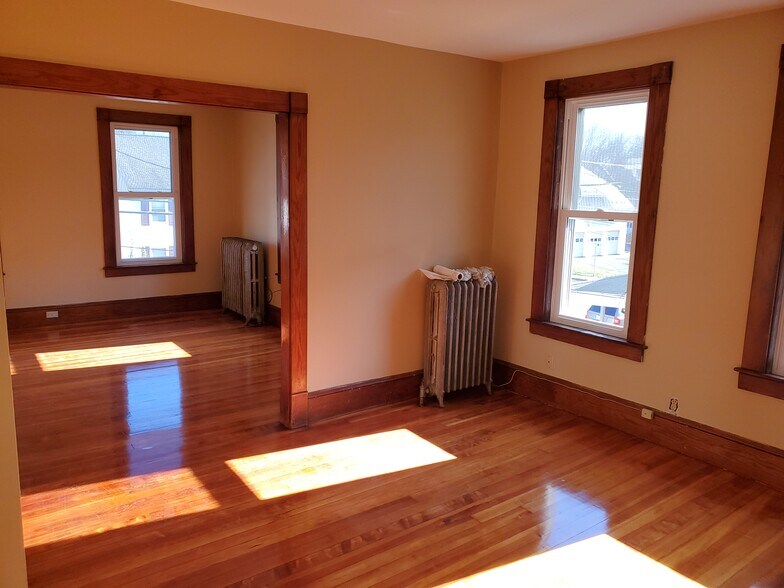 Building Photo - 14 Bardwell St