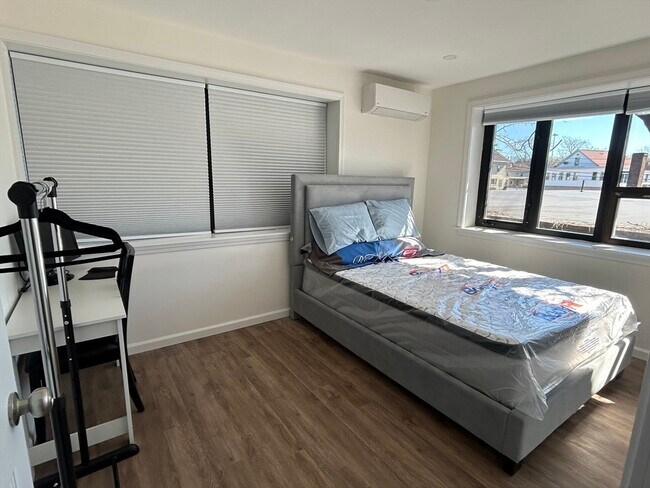 Building Photo - 64 Salem St