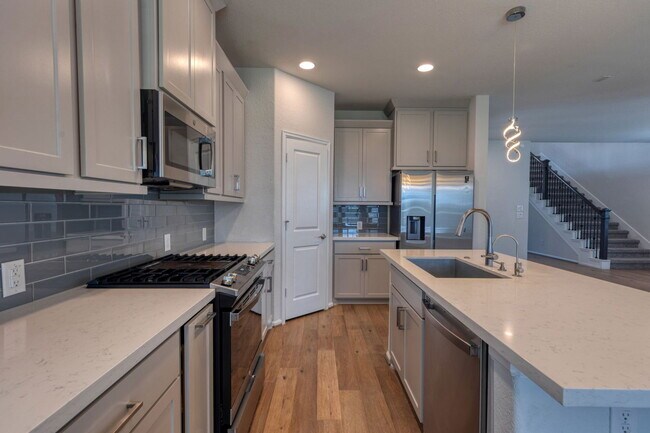 Building Photo - 125 Rangel Dr