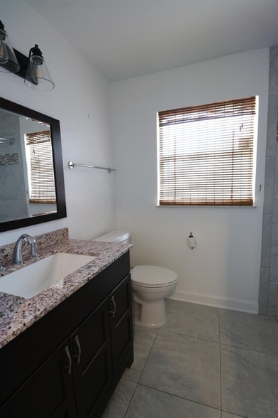 Building Photo - 206 Phoenetia Dr