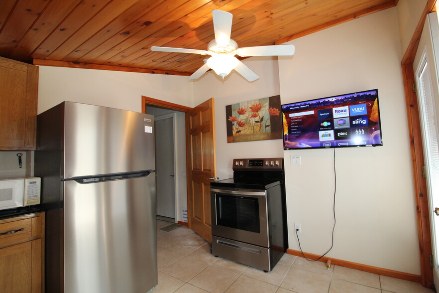 Stainless steel appliances - 133 Cliffside Cir