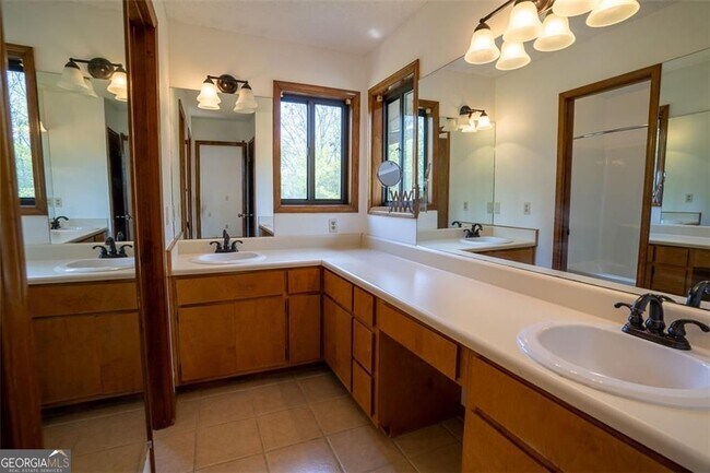 Building Photo - 1540 Magnolia Pl