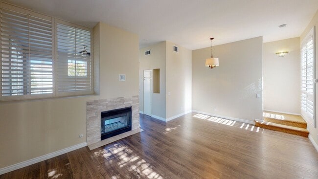 Building Photo - 3 Bedroom 2.5 bath Townhome Anaheim Hills Beauty!