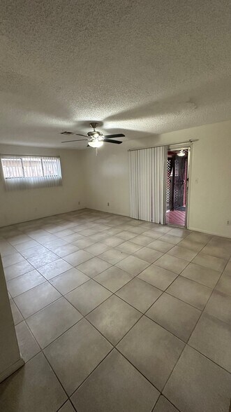 Building Photo - 4640 Clairemont Dr