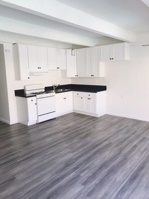 Building Photo - 440 S Oxford Ave