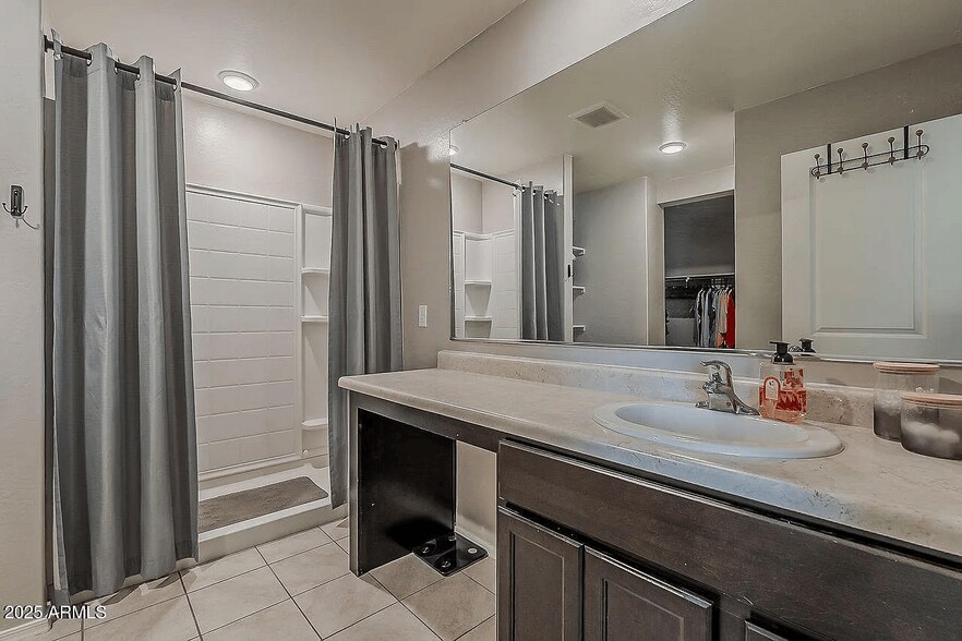 Building Photo - 8721 S 253rd Dr