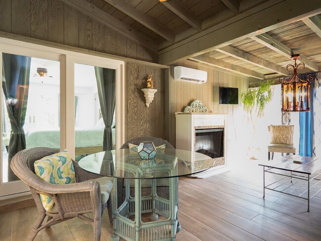 Building Photo - Living Across from Sarasota Bay 3BR/2.5BA Home Minutes to Downtown – Yardwork Included