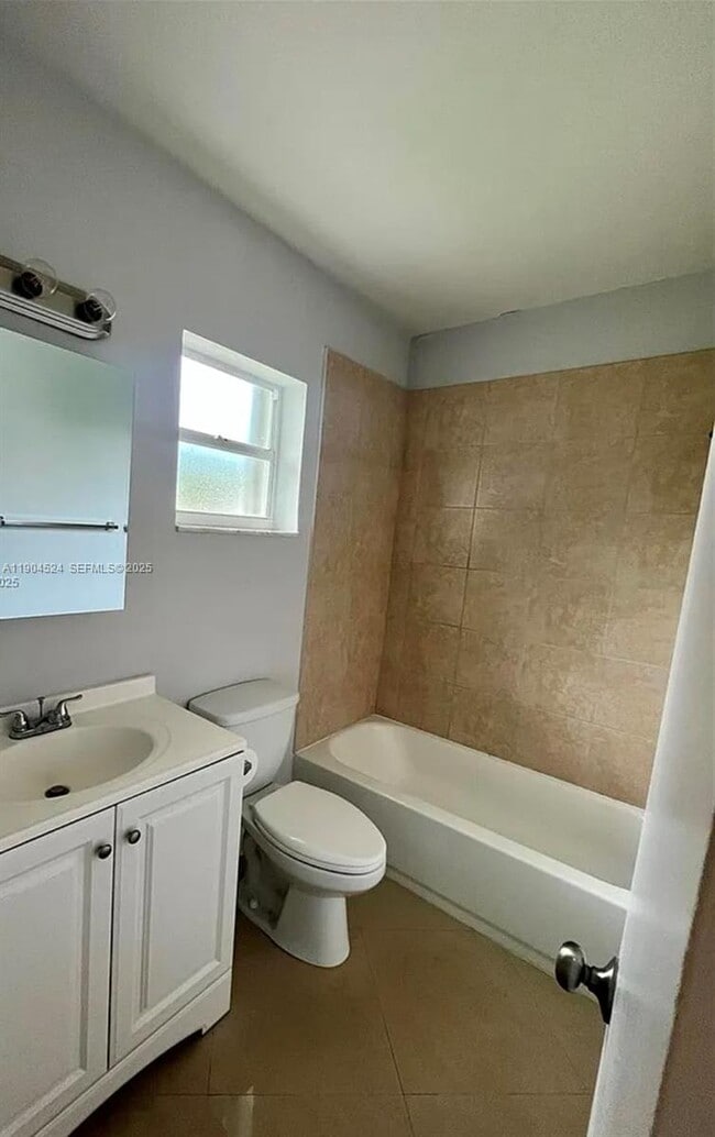 Building Photo - 1824 Monroe St