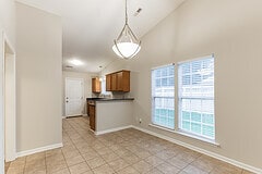 Building Photo - Beautiful ranch style home 3bed 2 bath wit...