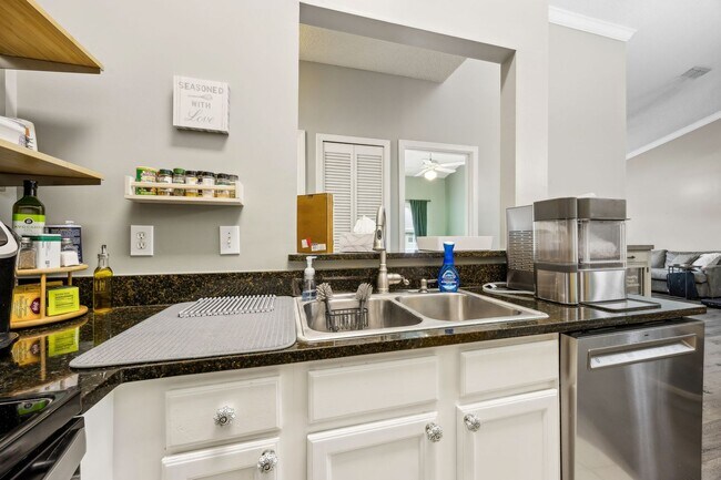 Building Photo - Coastal Condo Living in Gated Fernandina B...