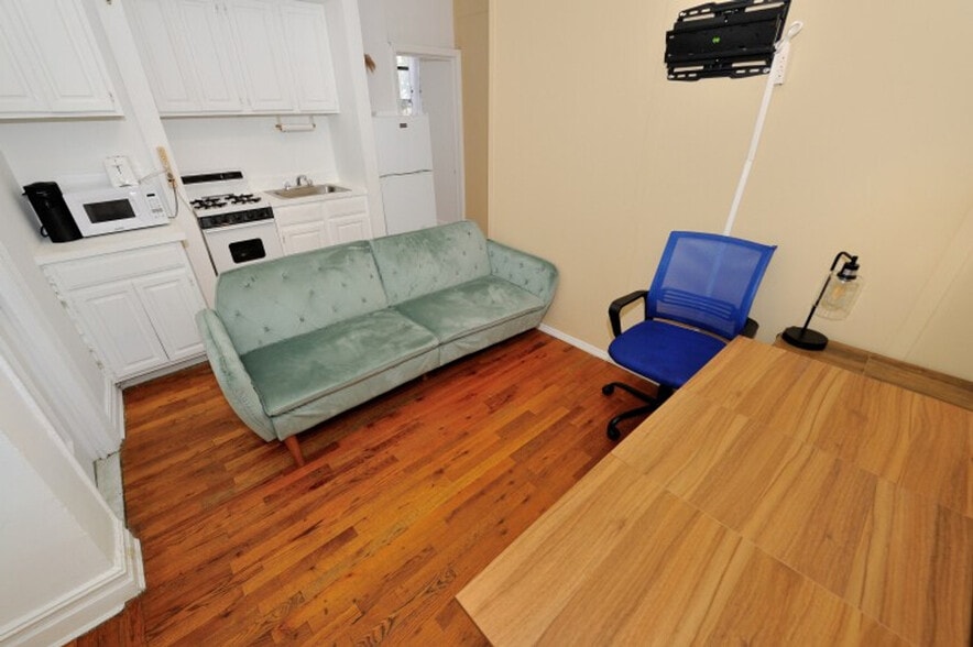 Building Photo - 649 9th Ave