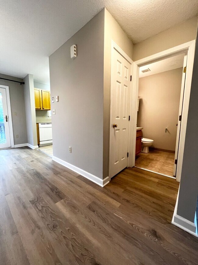 Building Photo - Rarely available Lake Vista Townhouse - en...