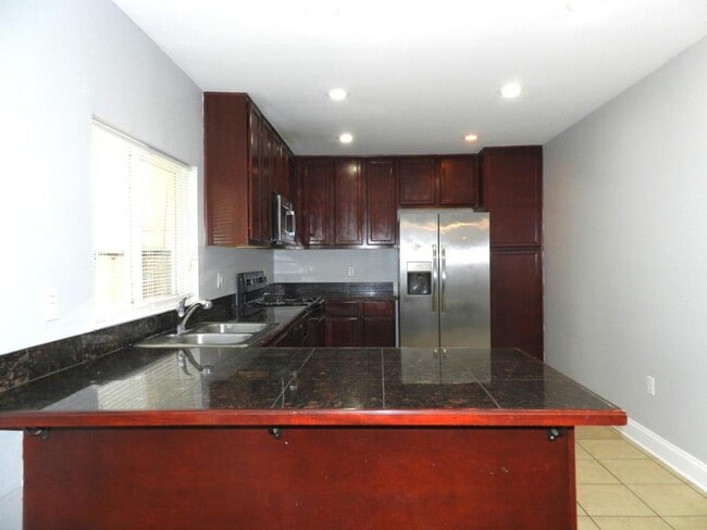 Building Photo - 6602 Bellaire Dr