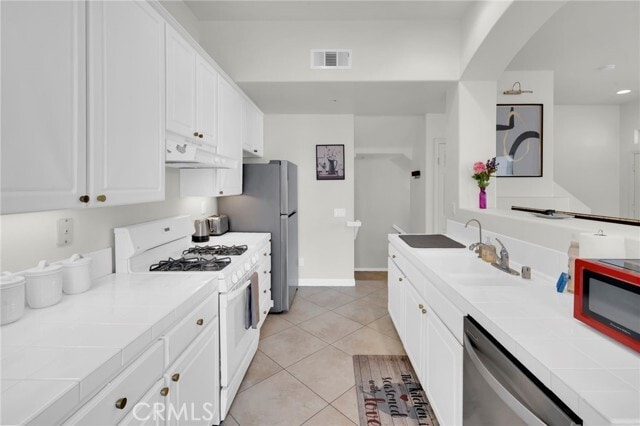 Building Photo - 2850 Ballesteros Ln
