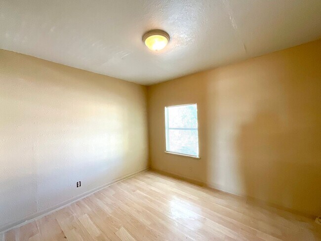 Building Photo - **APPLICATION RECEIVED** Available NOW! Prime Location 3-Bedroom, 2-Bath Home In Converse!!