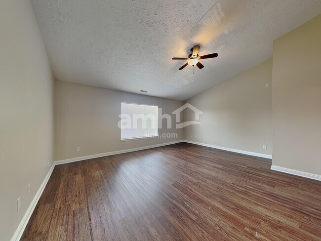 Building Photo - 960 Foxtail Ct