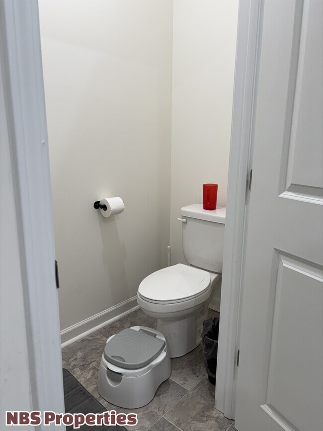 Building Photo - 12020 Spearmint Ln