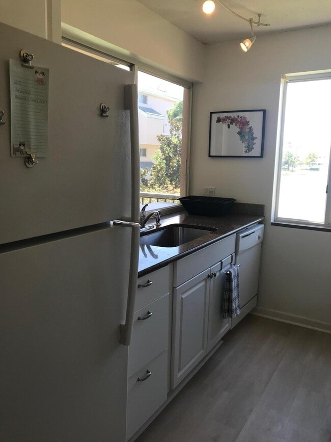 Building Photo - 353 S US Hwy 1