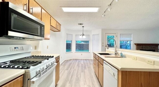 Building Photo - 1803 Woodland Dr