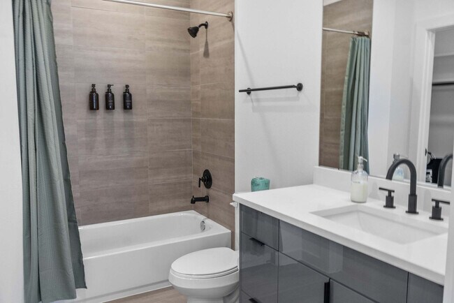 Building Photo - 6740 Peerless St