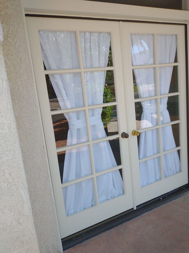 Building Photo - 48600 Shady View Dr