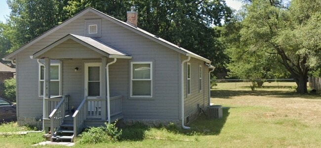 Primary Photo - 1823 Windsor Dr