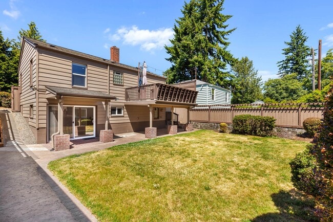 Building Photo - 8406 9th Ave SW