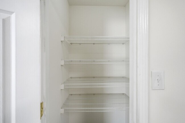 Building Photo - 1707-1709-1709 Juniper Dr