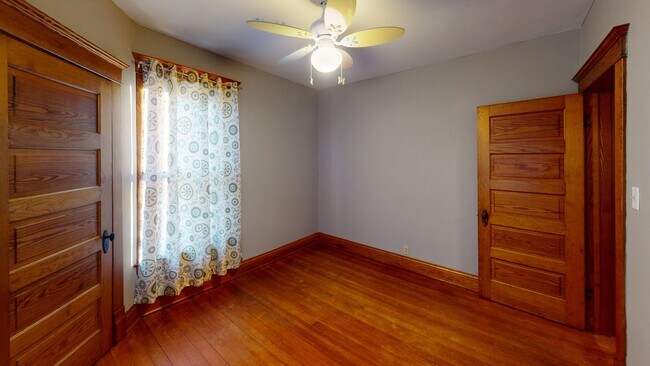 Building Photo - 810 S Galena Ave