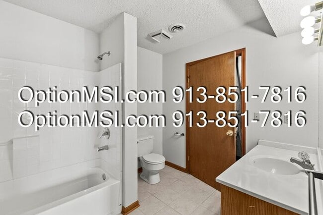 Building Photo - Charming & Spacious 2-Bed / 2-Bath Apartment in Gladstone