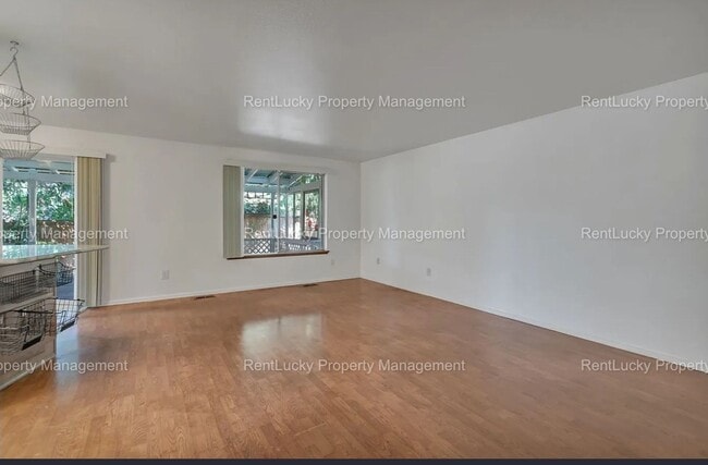 Building Photo - Beautifully Maintained 3-Bedroom Home in Prime Federal Way Location